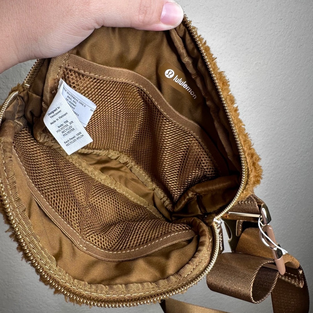 Lululemon Everywhere Belt Bag 1L Fleece Burnt Caramel Brown Sherpa LU9B18S - Picture 5 of 7